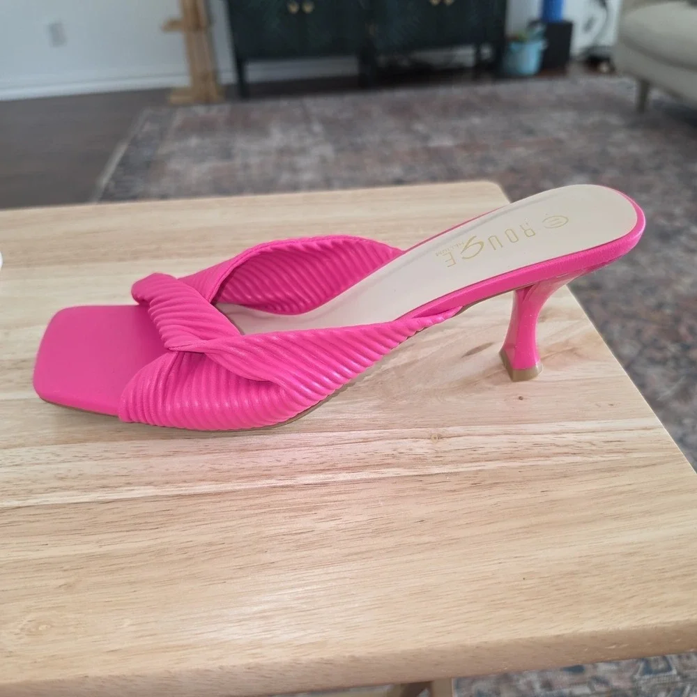 NEW IN BAG Rouge Helium Women's Hot Pink Kitten Heel Sandals Size 11